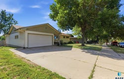 2800 S Western Ave, Sioux Falls, SD 57105