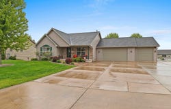 1603 PINE TREE Lane, LUXEMBURG, WI 54217-1400