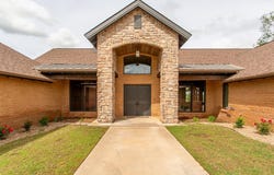 1605 Club House Dr, Enid, OK 73703