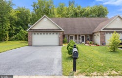 104 BEVERLY BOULEVARD, FAYETTEVILLE, PA 17222