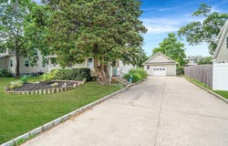 41 Oak Street, Islip, NY 11751