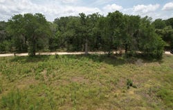 175 Coastal LN, Luling, TX 78648