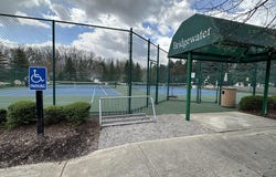 27118 Walloon Way, Brownstown, MI 48134