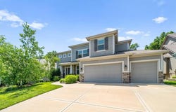9154 Shady Bend Road, Lenexa, KS 66227
