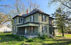 400 Thurston Street N, Versailles, MO 65084