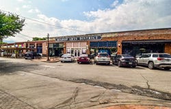 427 W 10th Street, Dallas, TX 75208