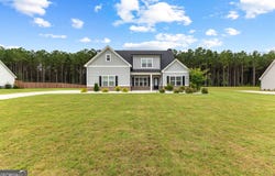 84 Maple, Williamson, GA 30292