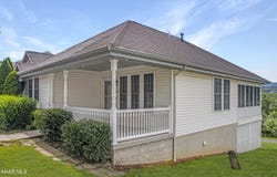904 Holliday Hills Drive, Hollidaysburg, PA 16648