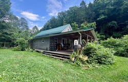 910 Straight Creek, Walton, WV 25286