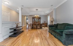2 Moore Dr, Raritan Twp., NJ 08822-3403