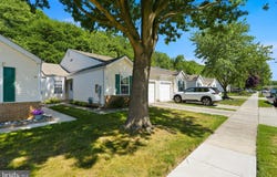 40 PEPPERGRASS N, MOUNT LAUREL, NJ 08054