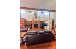 812 Willow Valley Dr, Lamar, CO 81052