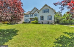 25 ROLLING GLEN COURT, MOUNT LAUREL, NJ 08054