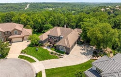 8709 Pine Street, Lenexa, KS 66220