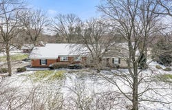 116 E Farnham Lane, Wheaton, IL 60189
