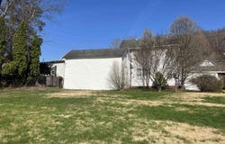 124 S Main Avenue, Weston, WV 26452