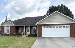 302 Twin Oaks Drive NW, Hartselle, AL 35640