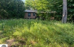 59 Broadway, Frankfort, MI 49635