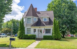 320 Miner Avenue E, Ladysmith, WI 54848