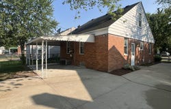20412 Roscommon Street, Harper Woods, MI 48225