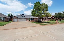 809 W Cabillo Way, Mustang, OK 73064