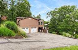 223 Horseshoe Dr, Adams Twp, PA 16046