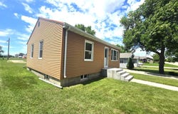 409 Parker Ave, Highmore, SD 57345