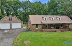 17986 County Road 33, Fackler, AL 35746
