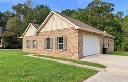 43 Archel St, Petal, MS 39465