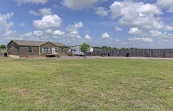 445 Rancho Linda Dr., Lockhart, TX 78644