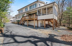 800 Peyton Place, Lords Valley, PA 18428