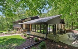 1265 Valley Ridge Dr, Brookfield, WI 53005