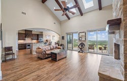 328 E Distant View DR, Fredericksburg, TX 78624