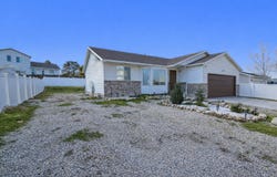 8464 S MEADOWLARK Ln, West Jordan, UT 84088