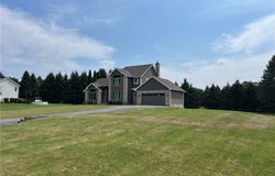 2 Shannon Crescent, Ogden, NY 14559