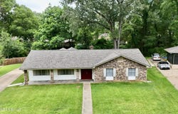 1206 Dartmoor Drive, Clinton, MS 39056