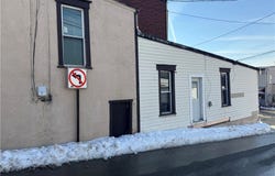 211 S 3rd St, Jeannette, PA 15644