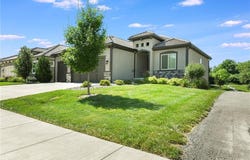 2029 NW Ashurst Drive, Lee's Summit, MO 64081
