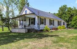 4035 Strong Rd, Mascot, TN 37806