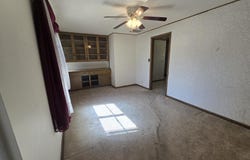 329 N College St, Winfield, KS 67156