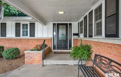 6024 N BRIARWOOD Lane, Peoria, IL 61614