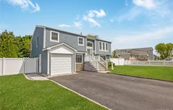 17 Lewis Circle, Babylon, NY 11702