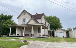 322 E Harrison Street, Oakland City, IN 47660