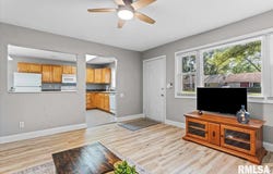 3328 MARS Avenue, Springfield, IL 62707