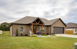 1214 Glendora Ave, Tuscumbia, AL 35674