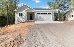 152 Palikea CIR, Bastrop, TX 78602