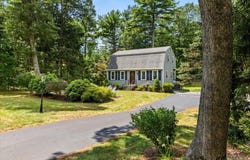 13 Thatcher St, Carver, MA 02330