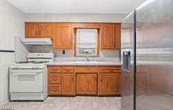 95 Huron Ave, Clifton City, NJ 07013-2952