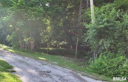 W SHERIDAN Road, Petersburg, IL 62675