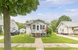 227 N Crescent Dr, MASON CITY, IA 50401